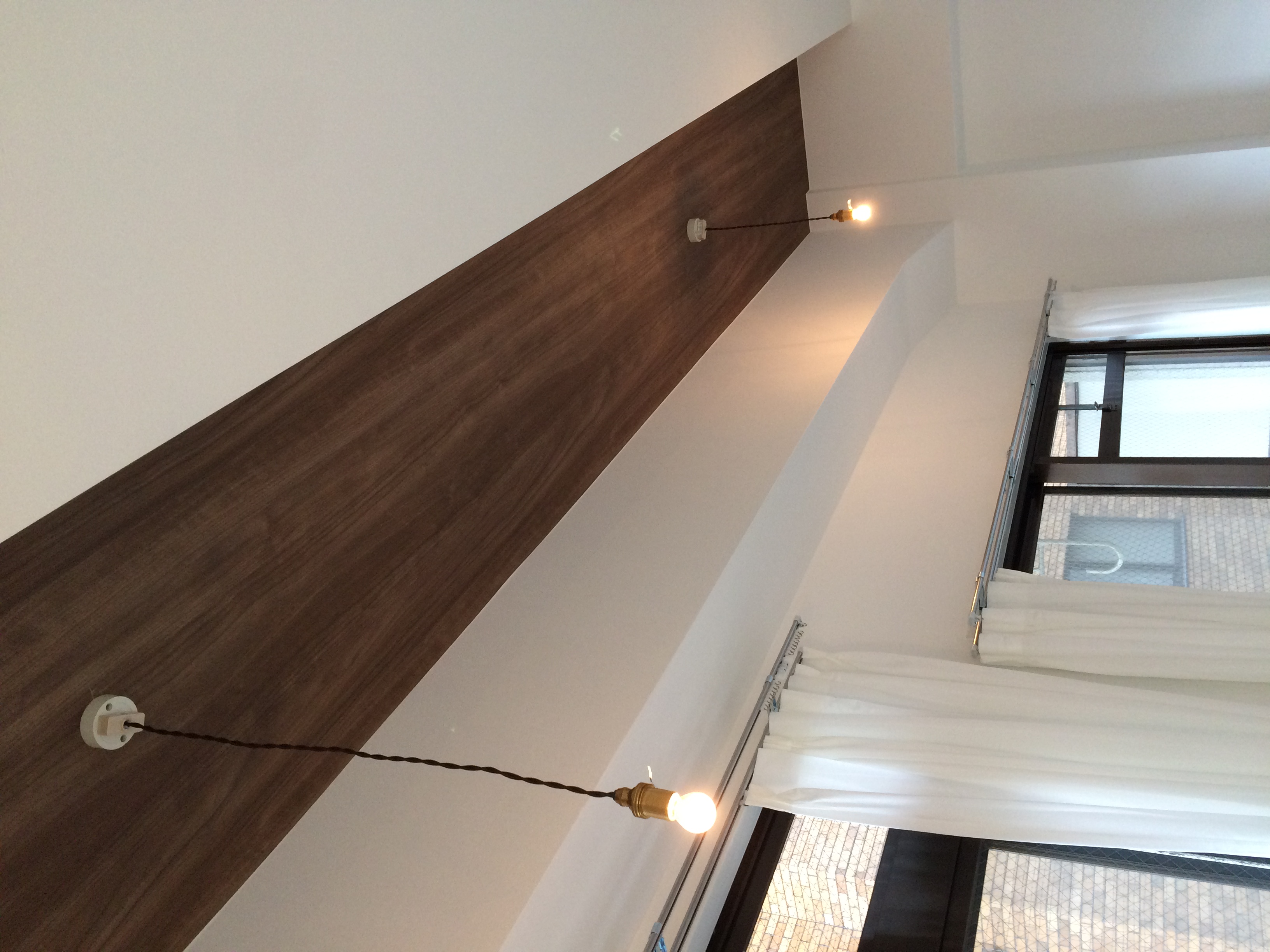 印象的な赤いキッチンの賃貸用マンションリフォーム07